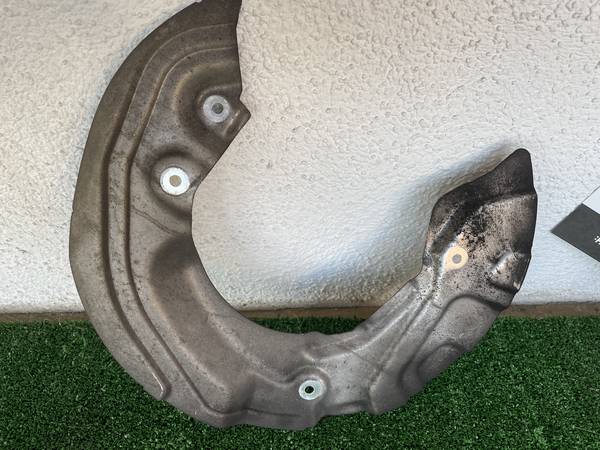 Front brake splash guards BMW 328i E90/91/92/93 1