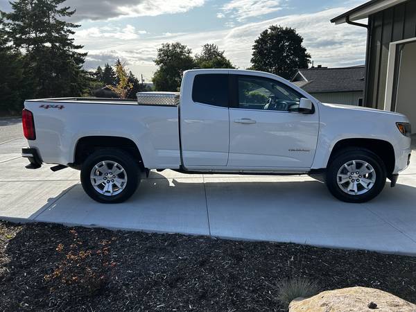 Camioneta blanca Chevrolet Colorado LT 2017 – 4WD - $14,250 (Poulsbo)63622827725187124
