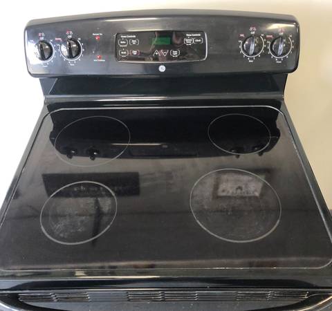 GE 30" GLASS TOP RANGE/BLACK - $399 (RICHLAND)62925978972673121