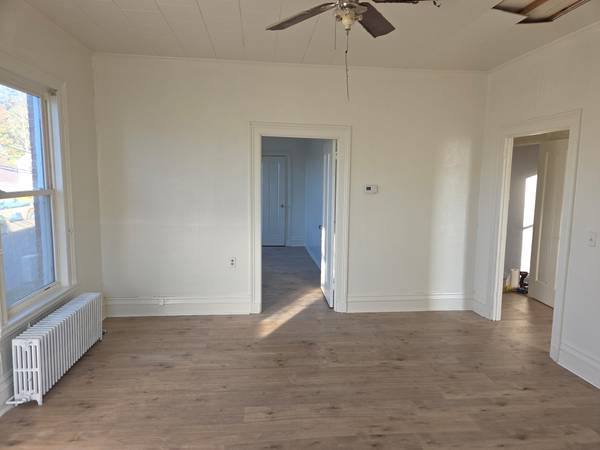 $1,800 / 2br - 900ft2 - Second Floor Two Bedroom (Keeseville)63976400940547122