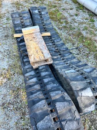 CAT 305E tracks 1