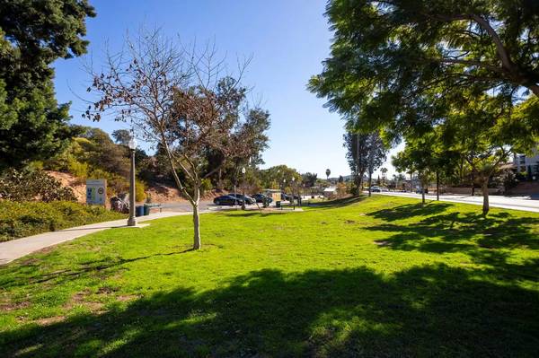 $2,895 / 2br - 840ft2 - Fantastic location! A spacious 840 sq ft 2 bed is waiting for you! (La Mesa)64037220450562123