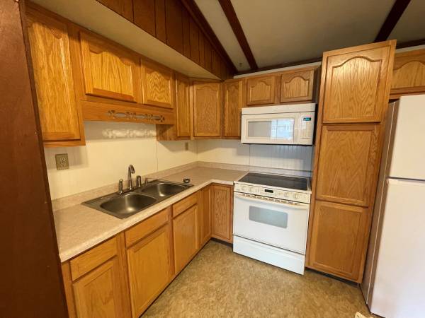 $775 / 2br - 650ft2 - 750 Harding St. #1 - Available October 2025 (Chippewa Falls, WI)63845959514115120