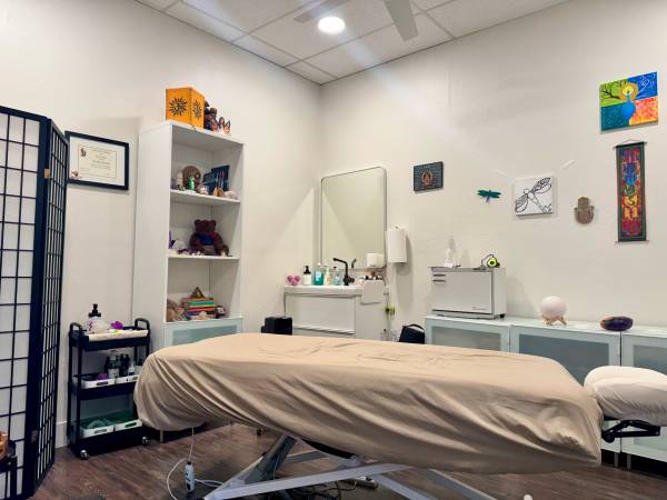 Private Beauty Studios 4 RENT- Tempe Location - Stylists Techs 1