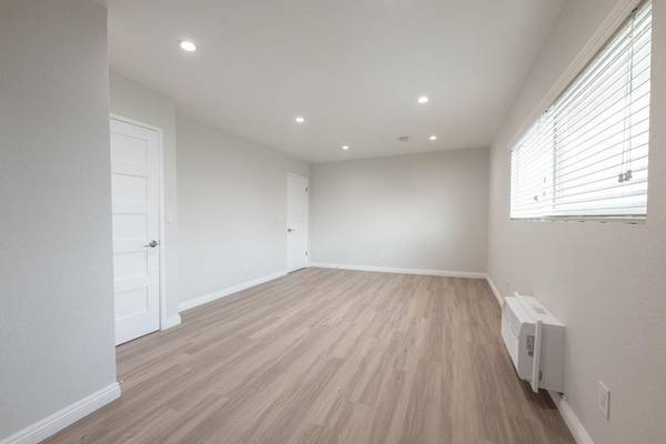 1 Stainless Steel Appliances, Situated in Los Angeles!, 1/bd 1