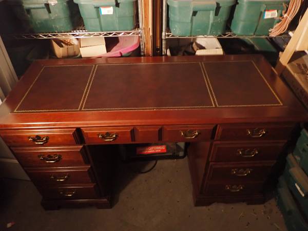 Broyhill Office Desk 1