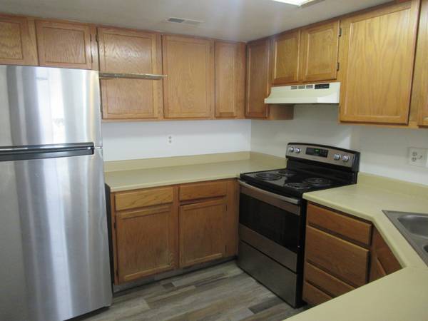 $1,795 / 3br - 1282ft2 - 5208 Solar Ridge Dr (Colorado Springs)63687172092035124
