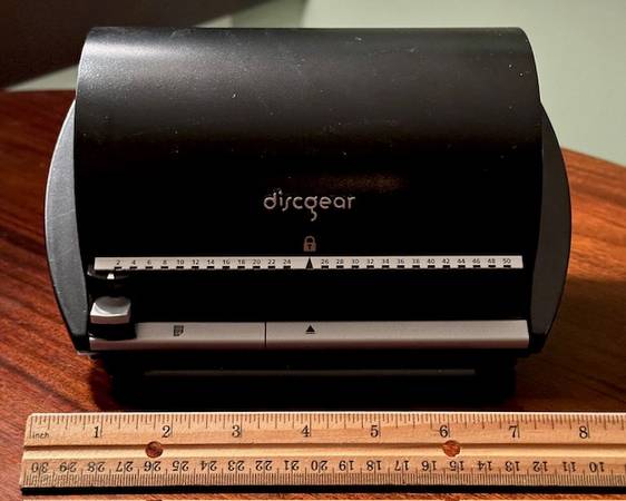 Discgear Selector 50 CD/DVD/Game Disc Retrieval System, Black - LN 1