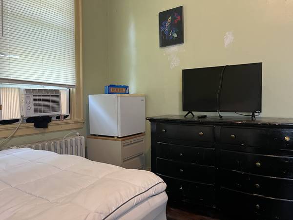 $600 / 5br - Room for $600 utilities and Wifi included (Petersburg)64027111355521123