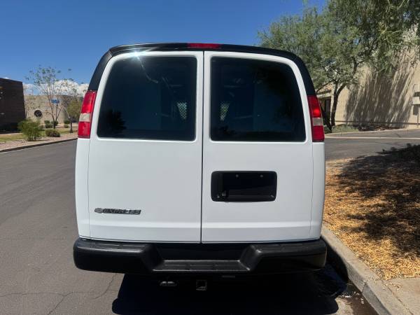 2017 Chevrolet Express 2500 - Photo 6