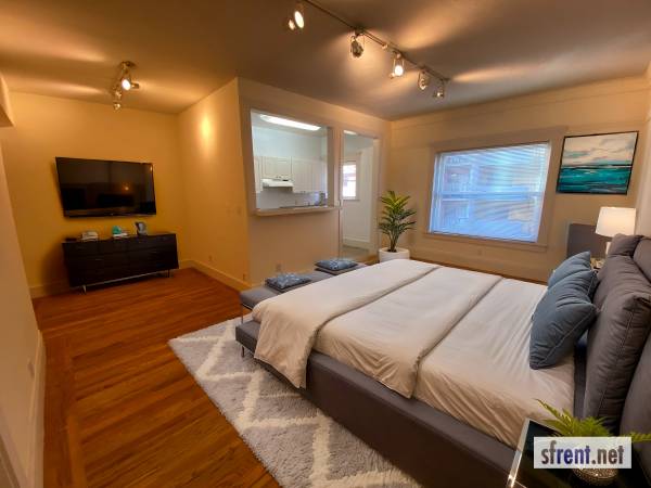 READY NOW  - Large Studio - Great View - Ask for Move-in Bonus #406 1