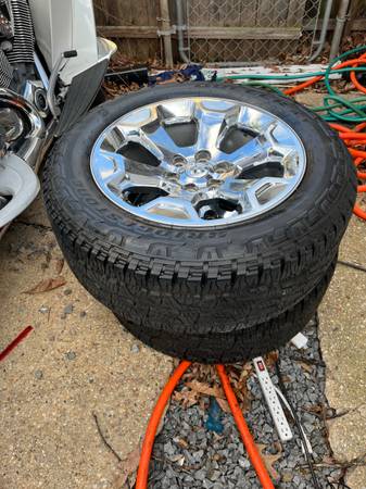 Rines de 20 pulgadas para Dodge Ram 1500 2025 (neumáticos nuevos 🛞 - $1.000 (Glenburnie, MD)63469942350209122