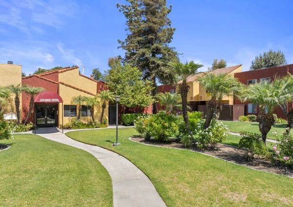 $2,899 / 3br - 1117ft2 - In West Covina, Wall unit Air Conditioning, 3B/2B63812226429827122