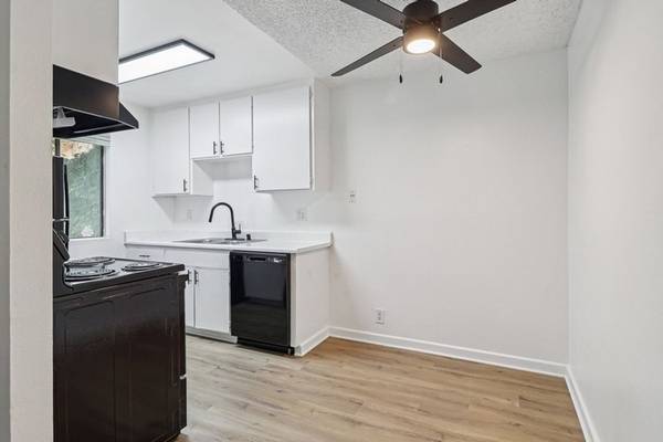 $2,000 / 2br - 850ft2 - 2 Br- ONE MONTH FREE WITH A 12-15 MONTH LEASE TERM! (2660 Alpine Boulevard, Alpine, CA)63865592471297123
