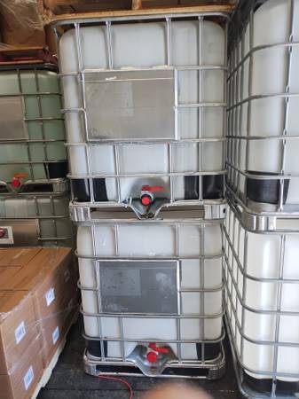 IBC 275 Gallon Tote water tank 1