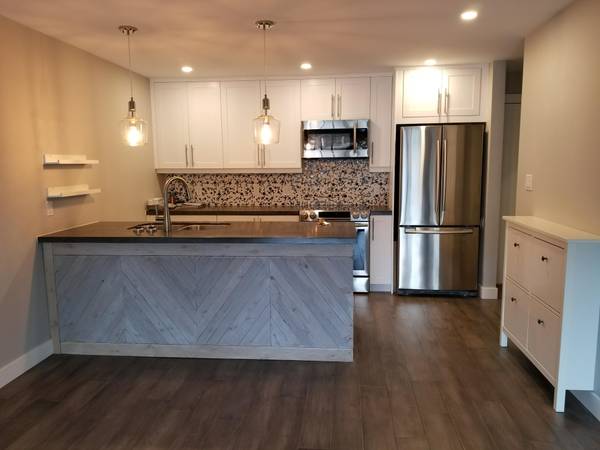 202-3215 Alder St - One Bed + Den Condo in Central Location! 2