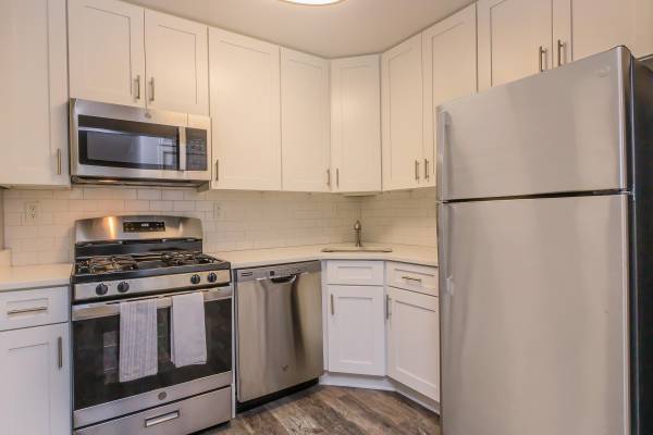 $1,944 / 2hab - 965ft2 - Acceso Rápido a Compras y Restaurantes—¡Estilo de Vida Urbano Conveniente! 🛍️ (2246 N Beauregard St, Alexandria, VA)63896033093378124