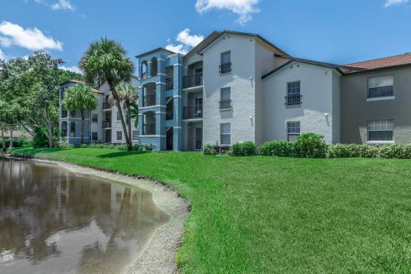 $2,595 / 3br - 1400ft2 - Stylish Home Near Parks & FAU – Fitness Center Access! 🏋️‍♀️ (9873 Lawrence Road, Boynton Beach, FL)64001849711233123