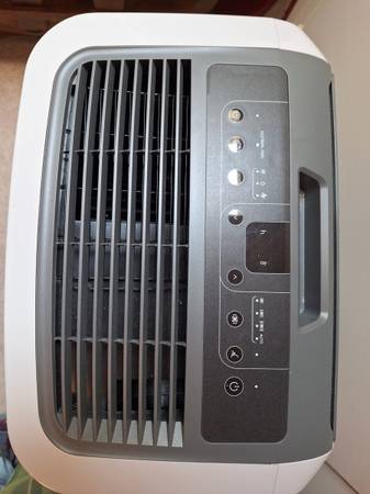 Aire acondicionado portátil Delonghi de 6900 BTU - $200 (Bellevue)63470982009729121