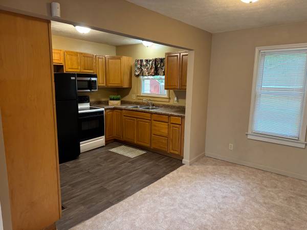 $1,060 / 3br - 1200ft2 - $1060.00  3br-1200 ft -EASTSIDE Terre Haute (2203 Franklin St)63675880616449124