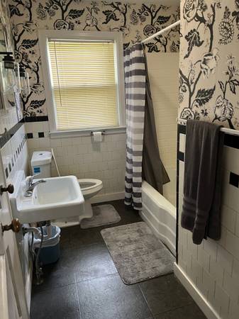 $1,200 / 2br - Furnished Two bedroom house with garage (Kinsley)63789844414211123