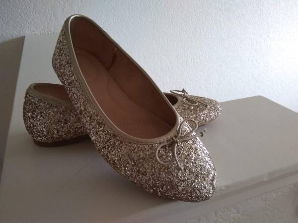 Festive Gold Glitter Sparkly Flats Shoes Sz 6 for CA-A-OK Fundraiser! 1