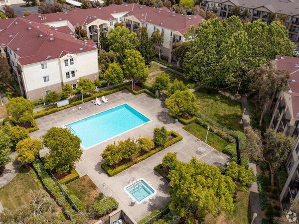 $1,732 / 2br - 720ft2 - Acogedor departamento de 2 habitaciones para personas mayores a pasos de parques, restaurantes y tiendas (vallejo / benicia)63873332789635121