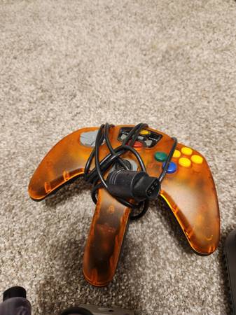 NINTENDO 64 (original) works great w/ 2 controllers - $12063440979742081122