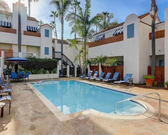 $2,950 / 1br - Assigned Covered Parking - Pets Welcome | Elegant & Near the Beach (Carlsbad Village)63998603079427122