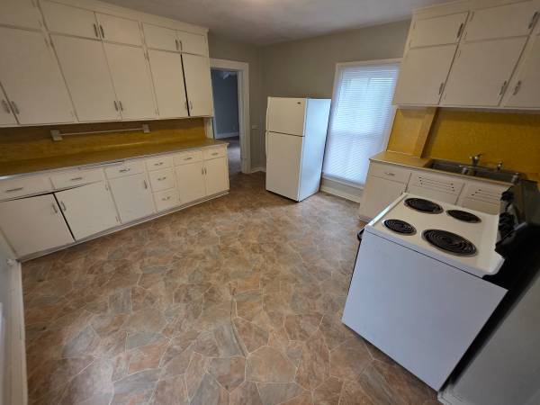 $700 / 2br - $675 |2Bd 1Ba|712 1/2 McDonough St | Available NOW! (Eau Claire)63845959621377120