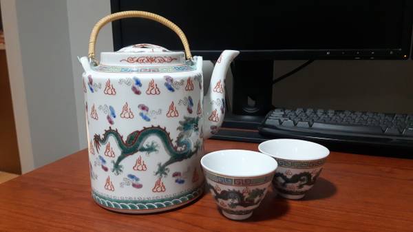 Vintage Dragon Design Tea Set with 2 cups 1