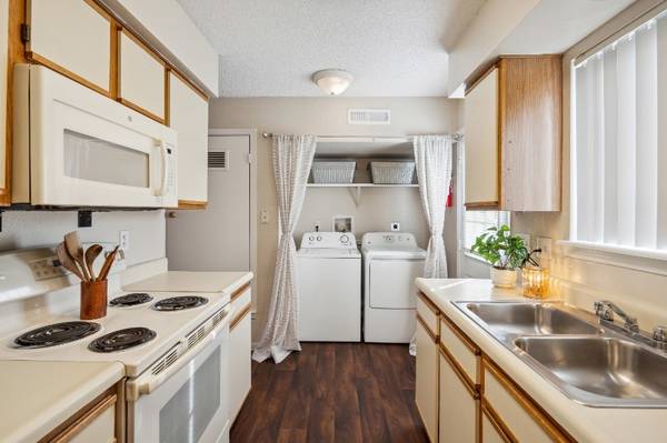 $1,405 / 2br - 960ft2 - *** 𝐌𝐨𝐯𝐞 𝐈𝐧 𝐓𝐇𝐈𝐒 𝐖𝐞𝐞𝐤𝐞𝐧𝐝 *** (NE Cedar Rapids)63815134844417124