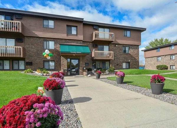 $1,110 / 2br - 975ft2 - 2BR Apartment – Stylish Open Layout, Move-In Ready (1310 15th Street North, St. Cloud, MN)63988652714371122