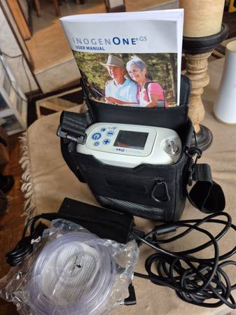 Inogen G5 Portable Oxygen Concentrator low hours 2 batteries 1