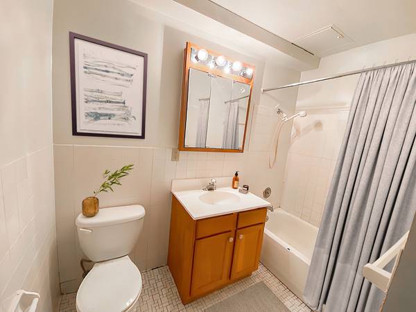 $925 / 1br - Amplio apartamento de 1 dormitorio en Uptown / Whittier, ¡VISITA VIRTUAL! (Minneapolis)63990384120066123