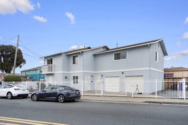 Rare Vacant Duplex on a Corner Lot – Open House Sat & Sun 12–4 1