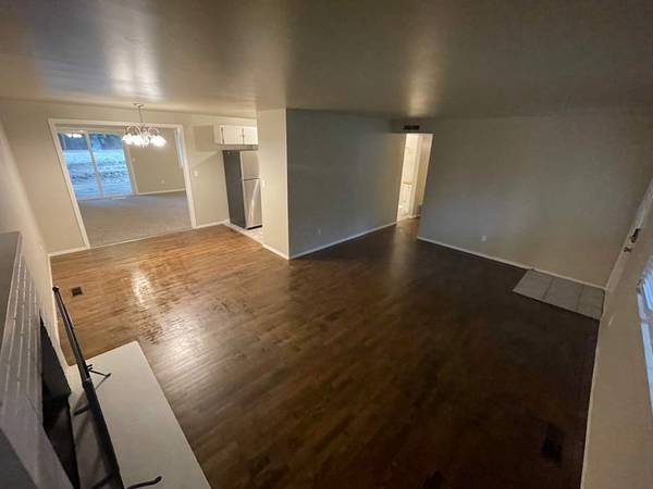 $1,500 / 3br - 1350ft2 - 🏡🌟 Encantadora casa de 3 habitaciones y 1.5 baños en Federal Way! 🌲✨ Admite mascotas y listo para mudarse (Federal Way, WA)63688296055937122