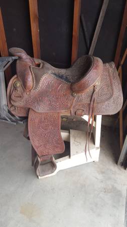 Ozark Leather Saddle 1