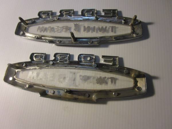 Emblemas laterales para guardabarros de Ford F-100 Twin I Beam 1966 - $50 (Roseville)63440113979523123