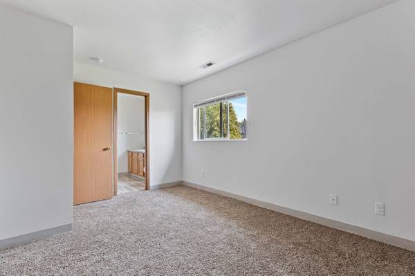 $1,570 / 3br - 1325ft2 - 3 Bed/2 Bath Townhome, Garage, W/D, Small Yard, Pet Friendly (Post Falls)63969877279106122