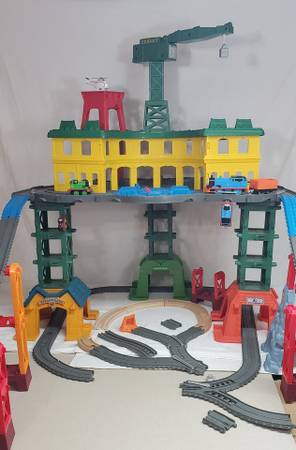 Thomas and Friends SUPER STATION large train set with 100+ pieces 1