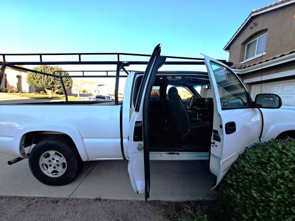2004 Chevrolet Silverado - Photo 3