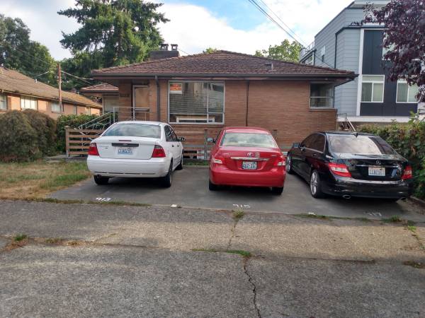 $2,495 / 3br - 1400ft2 - 3 bdrm. 2 Full bath unit in a Brick Triplex in Ballard (Seattle, Ballard)63874306103811120