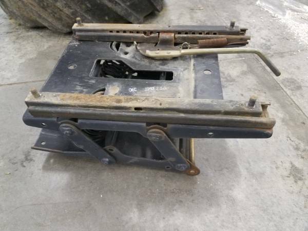 John Deere 425/445/455 spring seat suspension 1