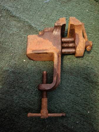 Small table vise 1