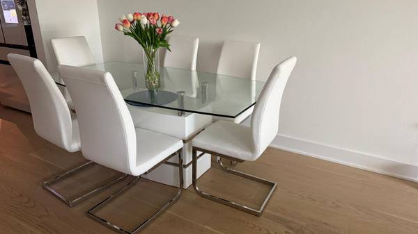 Contemporary Dining table with 6 chairs 1