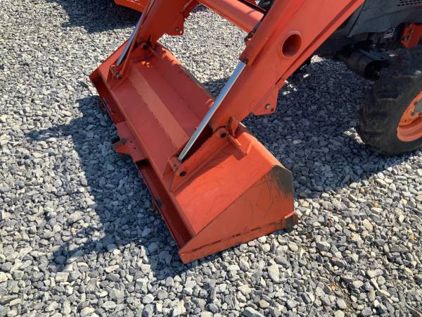 Kubota L3240 - 4x4 w/ Loader - $19,900 (Vincent)63470919091203121