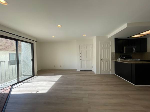 $3,350 / 2br - 1000ft2 - OPEN HOUSE - SUN, OCT 5TH, 12-4PM - TOP FLOOR 2B2B CONDO w 2 PARKING!! (Culver City/Palms)63952927201411123