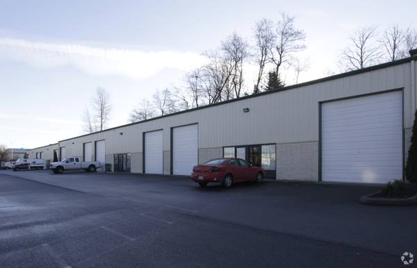 $1,795 / 1500ft2 - 1500 SQFT Industrial Warehouse right off I-84 exit 16 (Wood Village, OR)64038886768386120