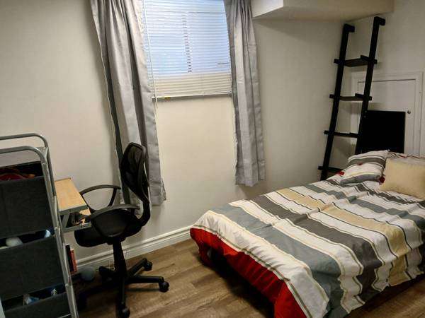 1 ROOMMATE for Bloor/Dufferin 2 bed basement apartment 1
